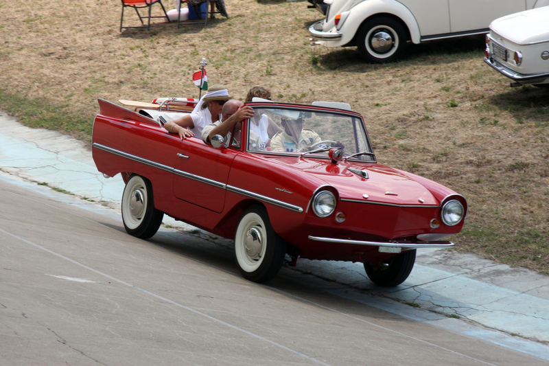 Illustration for article titled Classic Car Ownership Is Made Greater By The People Around You